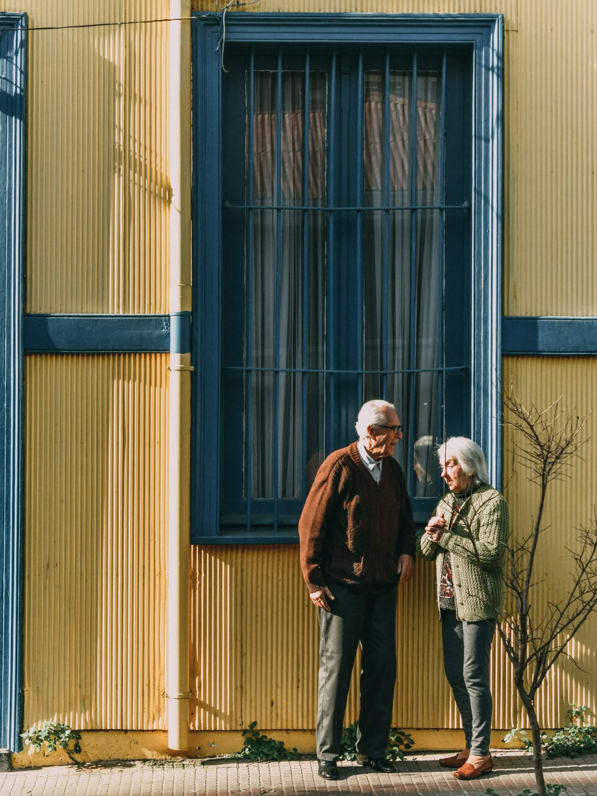 Dejar a tus padres en una residencia: ¿Cómo abordarlo con el menor sufrimiento posible? - pexels-tiago-tins-3428295