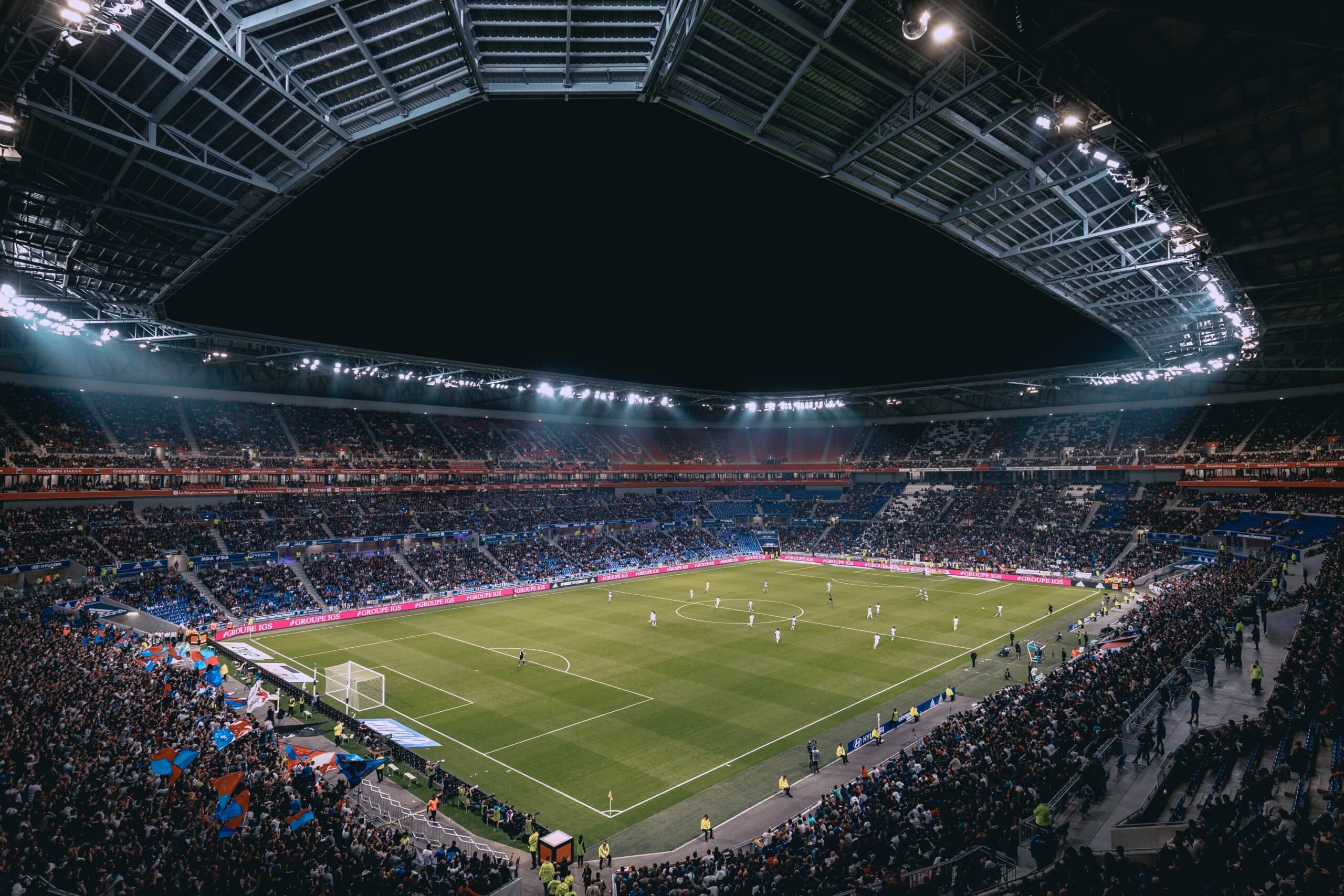 Fútbol: un carrusel de emociones a flor de piel - thomas-serer-r-xKieMqL34-unsplash