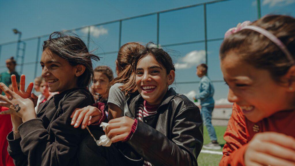 Felicidad y alegría: ¿es posible ser feliz sin estar siempre alegre? - pexels-noah-149577235-16574006 Felicidad y alegría: ¿es posible ser feliz sin estar siempre alegre?