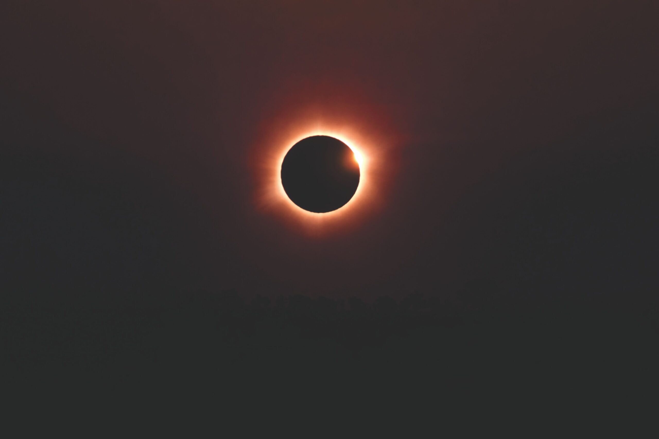 El eclipse solar del 12 de agosto: qué puede enseñarnos sobre nuestra mente y nuestras emociones