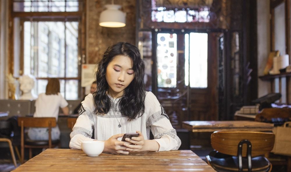 El ghosting tiene efectos reales sobre el autoestima y las emociones tanto de las personas que lo hacen como de las que lo sufren